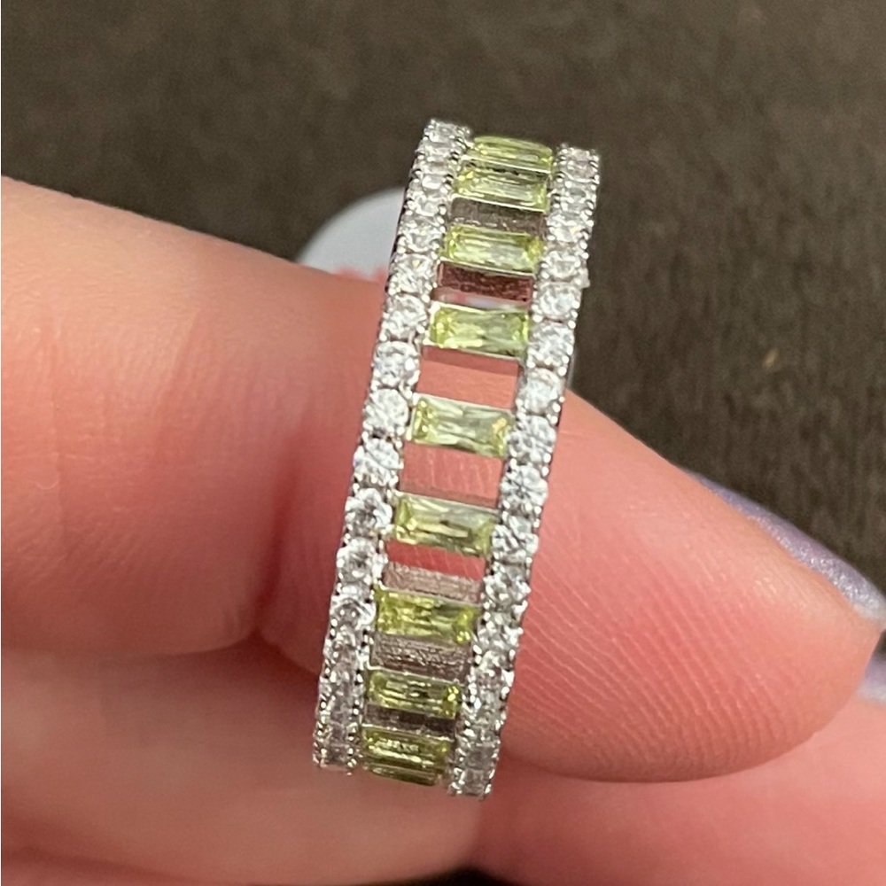 💛💚Brilliant light Peridot CZ! 💚💛 Rhodium plating band! “Bright Lights”